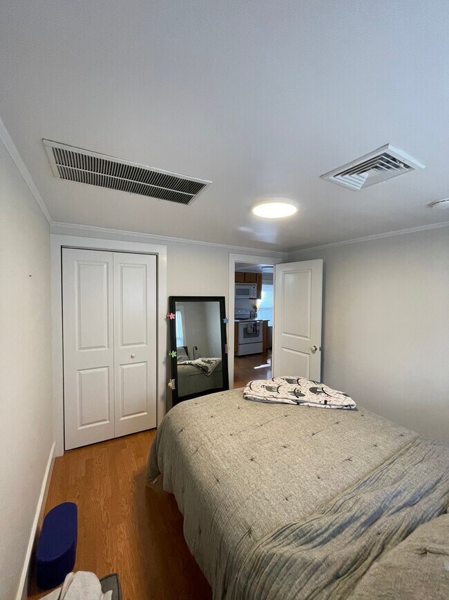 Building Photo - 192 Tomahawk St