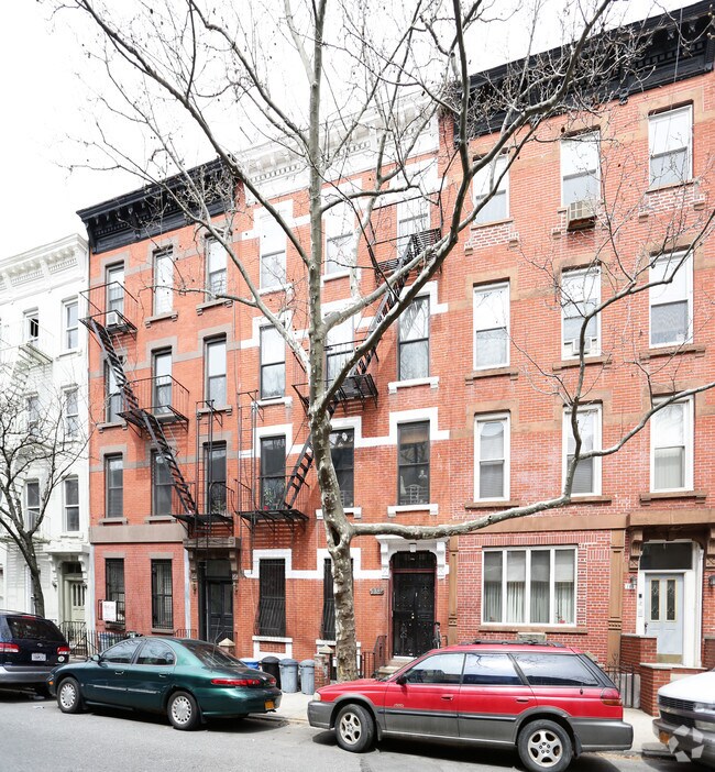 Building Photo - 233 Sackett St
