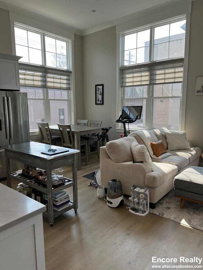 Foto del edificio - 353 Summer St