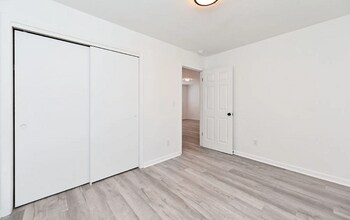 Building Photo - 405 Old Buncombe Rd