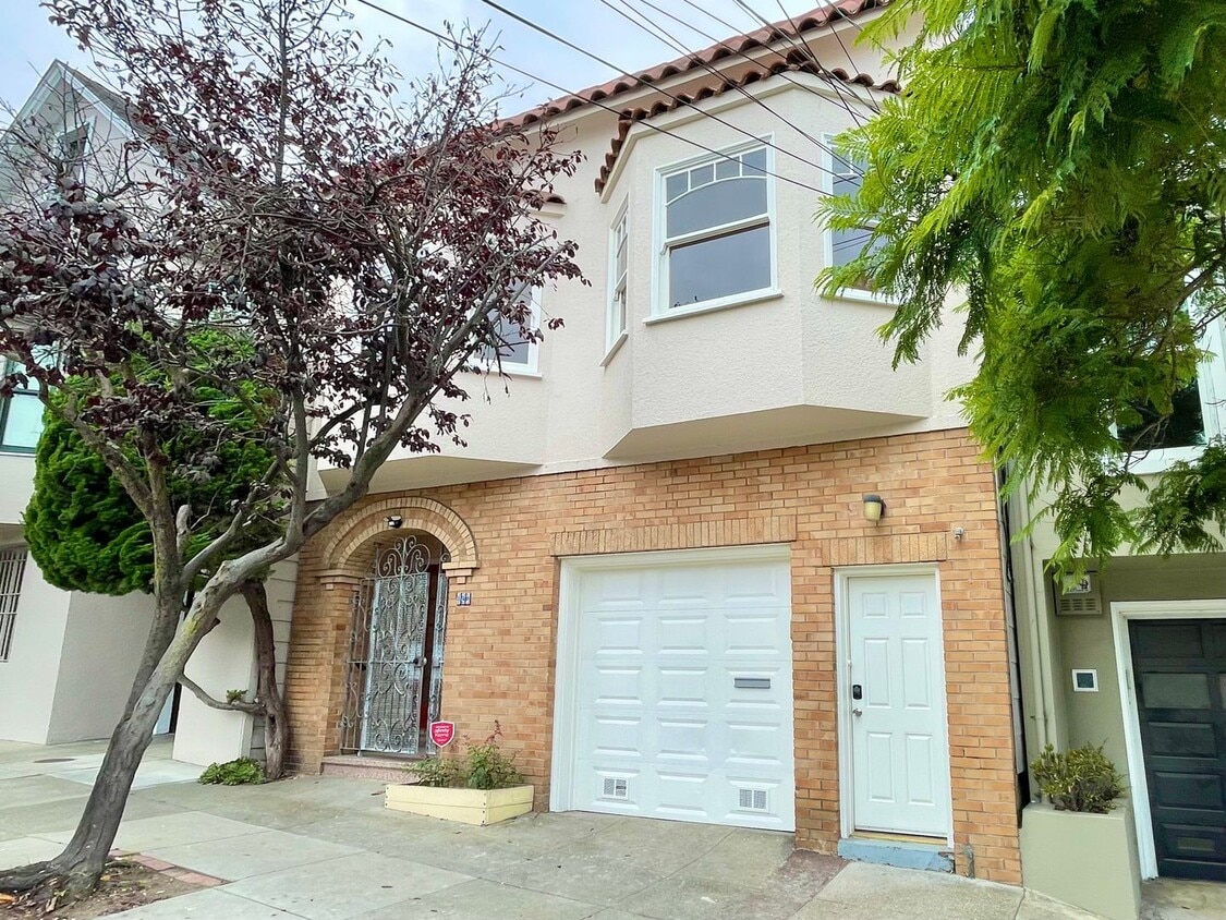 Primary Photo - STUNNING, RENOVATED 4BR/3BA Potrero Home! ...
