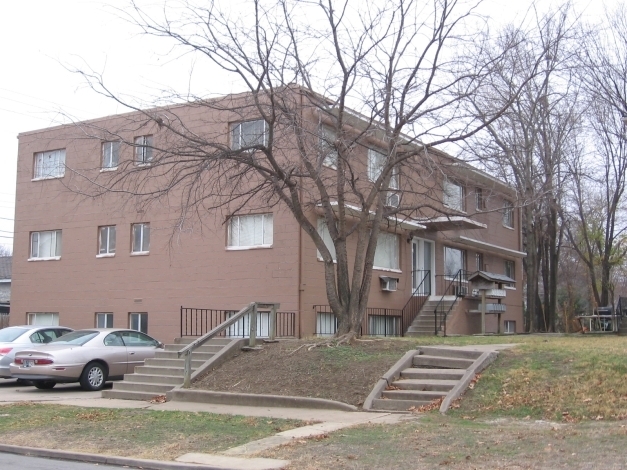 Primary Photo - 107 E 9th St