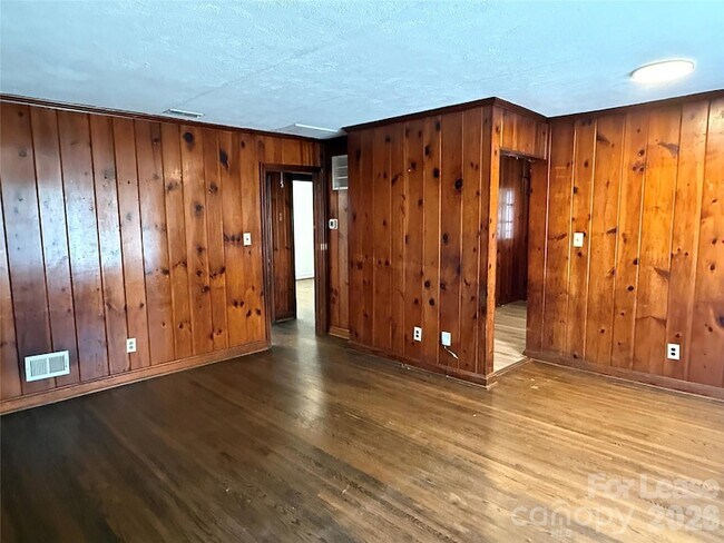 Foto del edificio - 3104 Creighton Dr