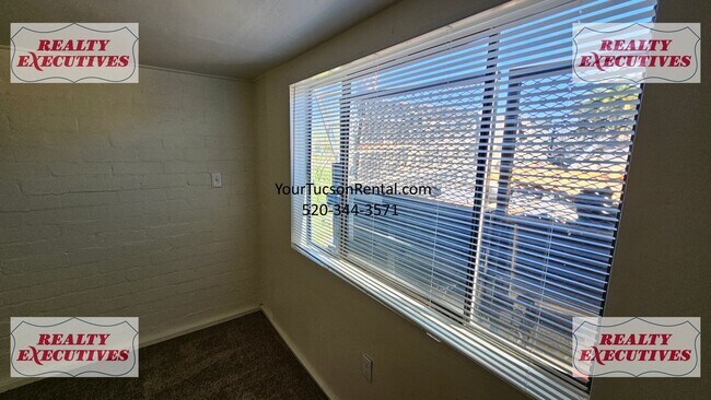 Building Photo - Silverlake Rd & Aviation Rd 3 Bedroom 1 ba...
