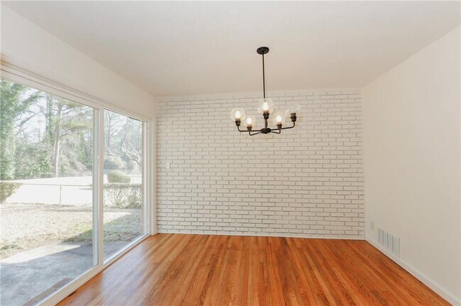 Building Photo - 2322 Miriam Ln