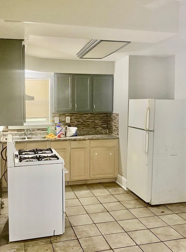 Foto principal - 10924 S Indiana Ave