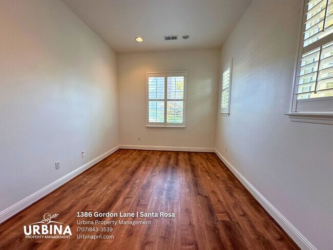 Foto del edificio - 1386 Gordon Ln