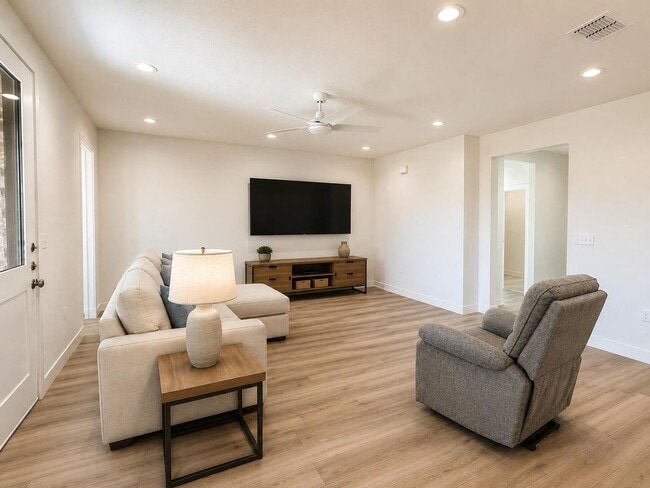 Foto del edificio - FRENSHIP ISD-FANTASTIC NEW BUILD FOR LEASE-4BED/2BATH/2GA