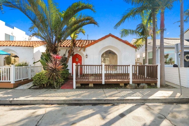 Foto del edificio - 5768 Campo Walk