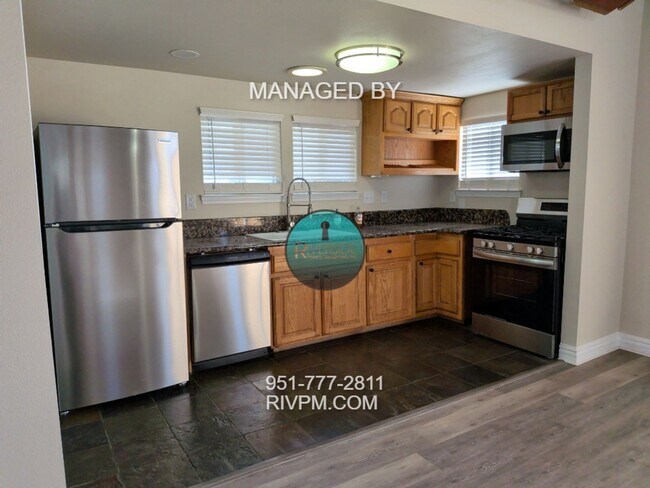 Foto del edificio - Charming Jurupa Valley home on a spacious ...