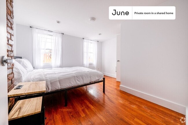 Building Photo - Private bedroom in 3 bed/1 bath Home