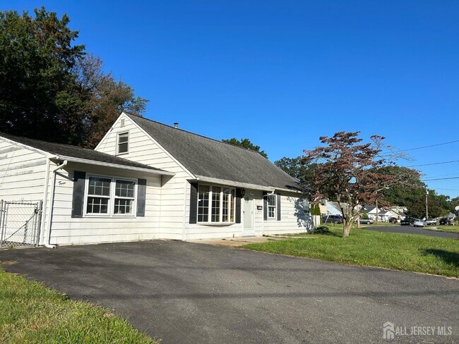 Building Photo - 3 Stiles Rd