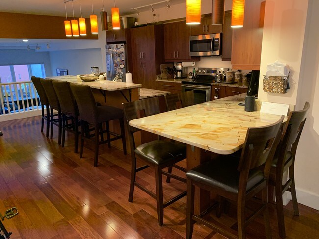 Big Kitchen! - 1830 18th St NW Apartment