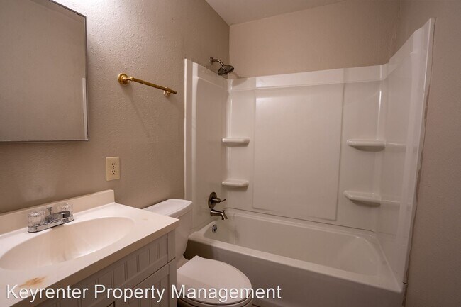 Foto del edificio - 3 br, 1 bath House - 533 E Fort Worth Dr