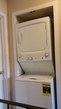 Building Photo - 2129 Ascot Dr