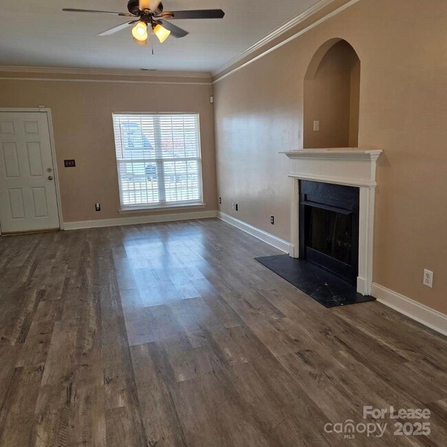Foto del edificio - 5840 Timbertop Ln