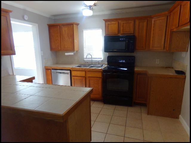 Building Photo - 15 Lillie St