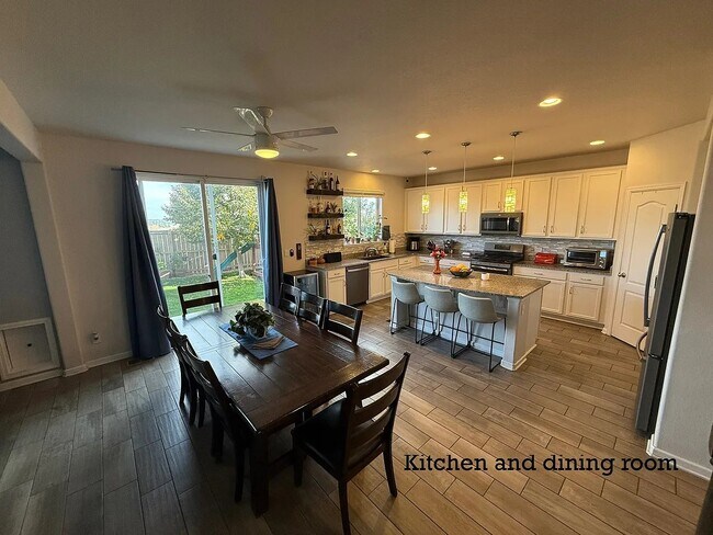 Foto del edificio - 9851 W Rice Ave