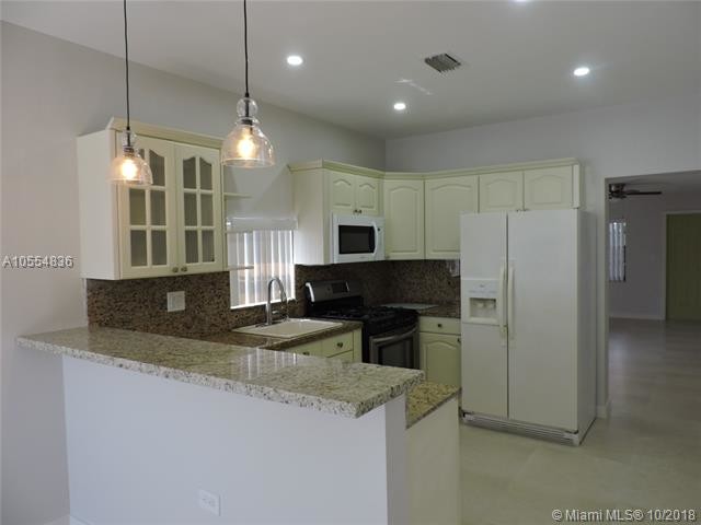 Foto del edificio - 1040-1042 NW 31st Ave