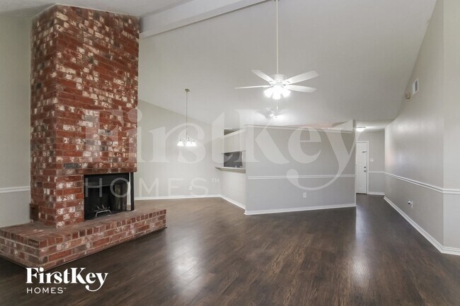 Building Photo - 3818 Rosemont Dr