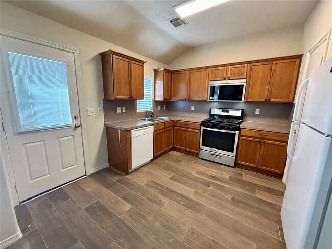 Foto del edificio - 5005 Deer Path Dr