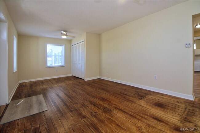 Foto del edificio - 629 Mineral Ave