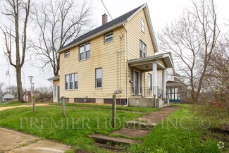 Building Photo - 1742 3rd St NE
