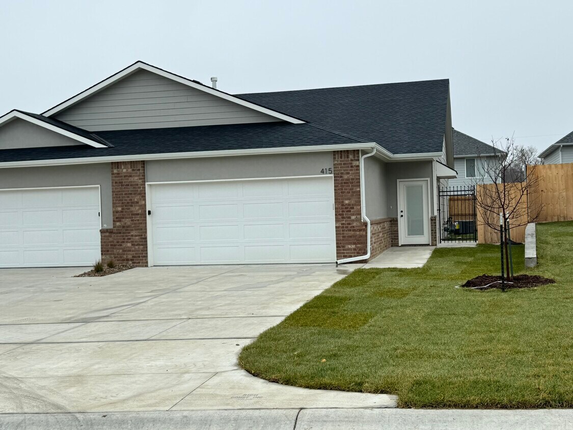 418 W Roger St, Andover, KS 67002 Townhome Rentals in Andover KS
