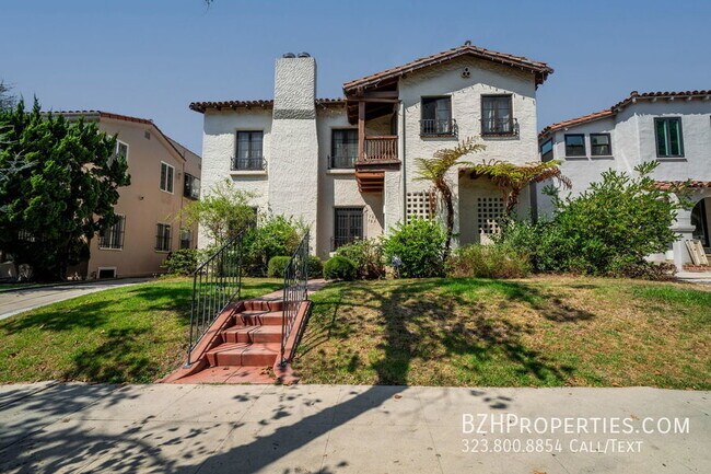 Foto del edificio - Gorgeous Spanish Duplex In Hancock Park