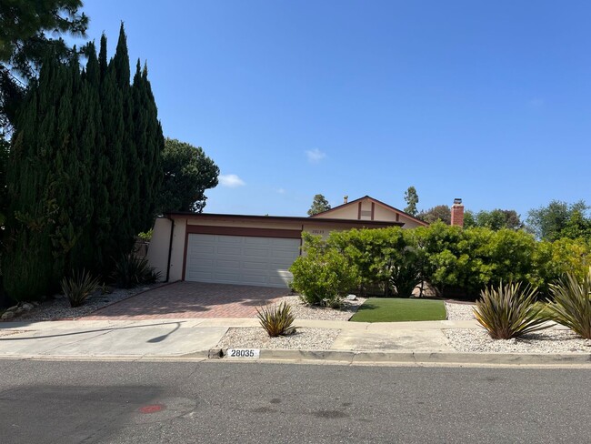 Building Photo - A BEAUTY! 2 BR/2 Bath PLUS LARGE OFFICE, 1...