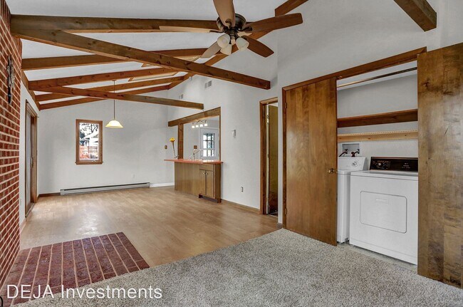 Building Photo - 3 br, 1 bath House - 144 S Locust St
