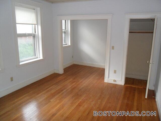 Building Photo - 143 Park Dr