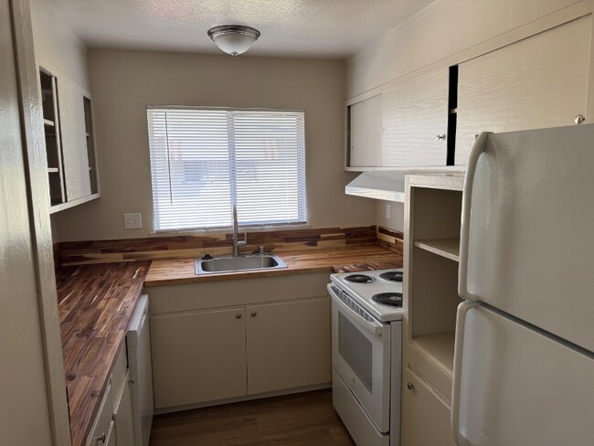 Building Photo - 977 Clark