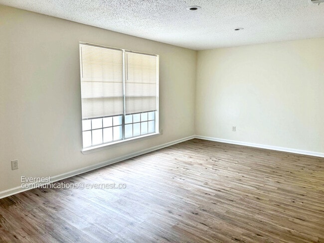 Building Photo - 9105 Peach Tree Ln