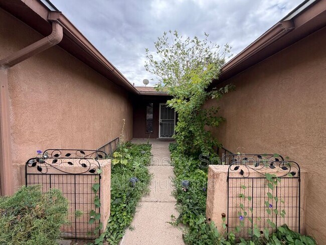 Building Photo - 5812 Brahma Dr NW