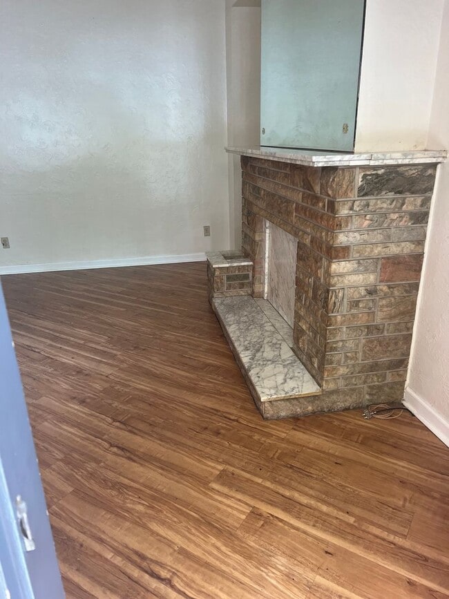 Building Photo - 2206 Sarah St