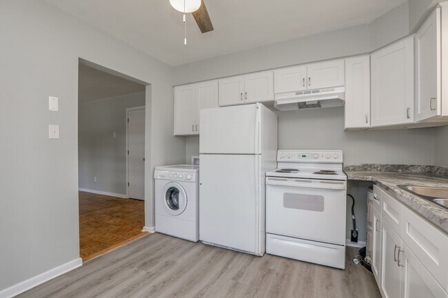 Foto del edificio - 9333 Chelsea Ave