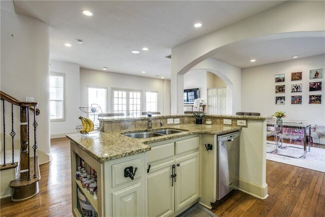 Foto del edificio - 4011 Wycliff Ave