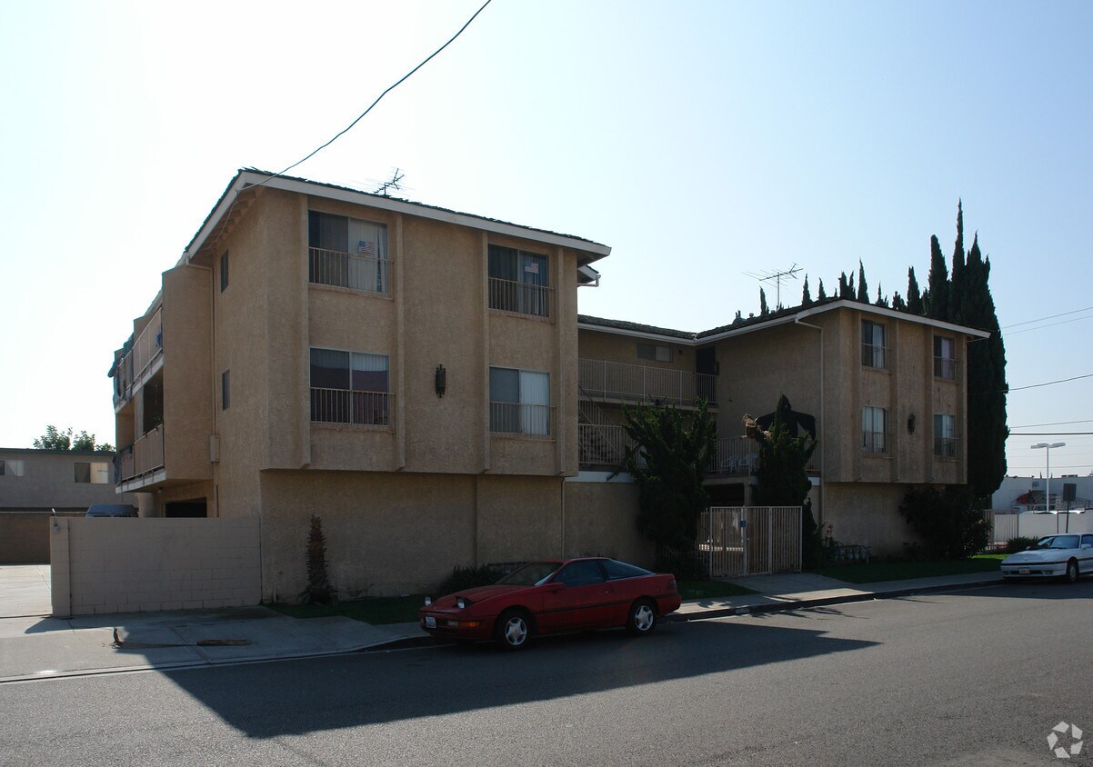 Foto del edificio - 8142 Bishop Ave