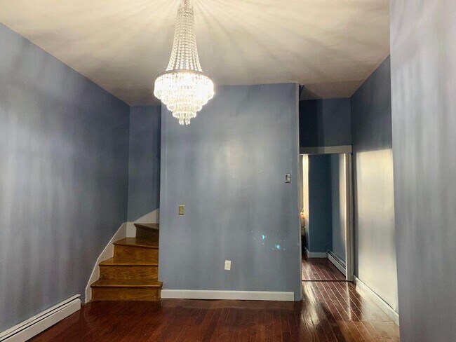 Comedor - 20 Lewis Ave