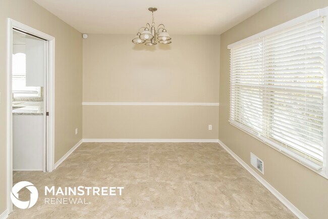 Building Photo - 1525 Pine Tree Dr