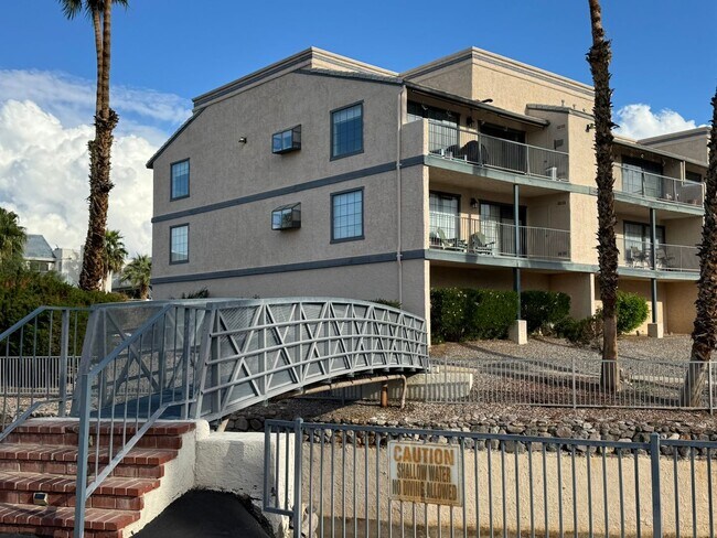 Foto del edificio - Riverfront 2BR Condo Great Views, Luxury Furnished incl UTILITIES