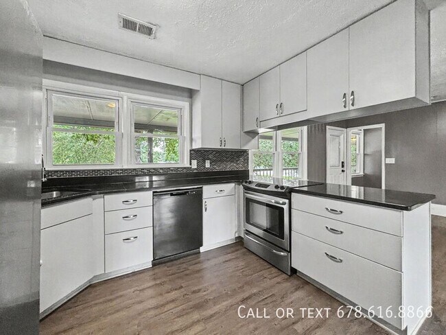 Foto del edificio - 560 Lee Byrd Rd