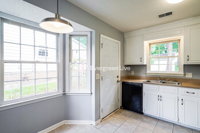 Building Photo - 108 Gales River Rd