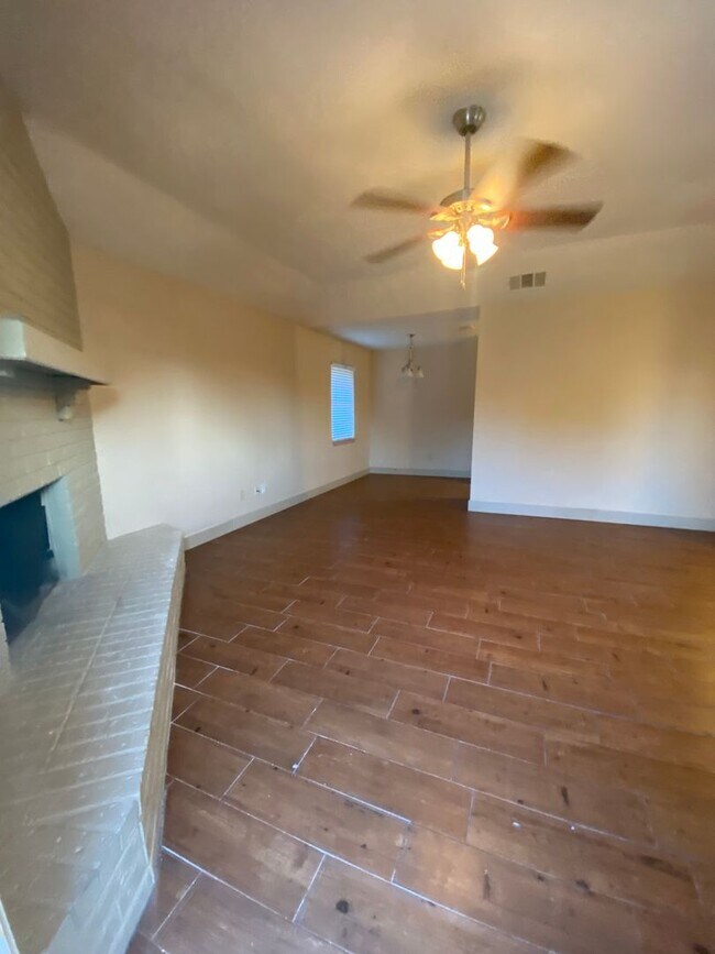 Building Photo - 9291 Burbank Dr