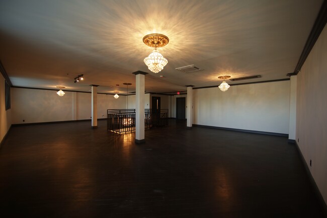 Building Photo - 201 S Chaparral St