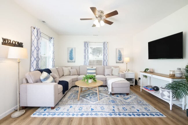 Building Photo - 415 Short St