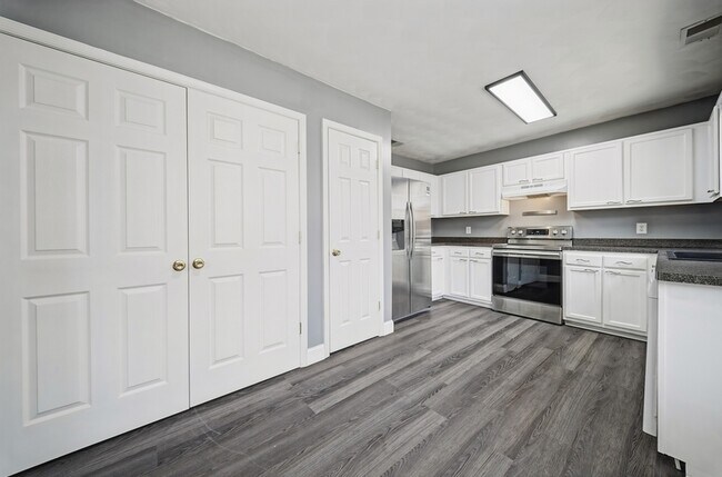 Foto del edificio - 7600 Evelyn T Butts Ave