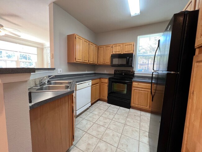 Building Photo - Great 1/1 condo at Metrowest