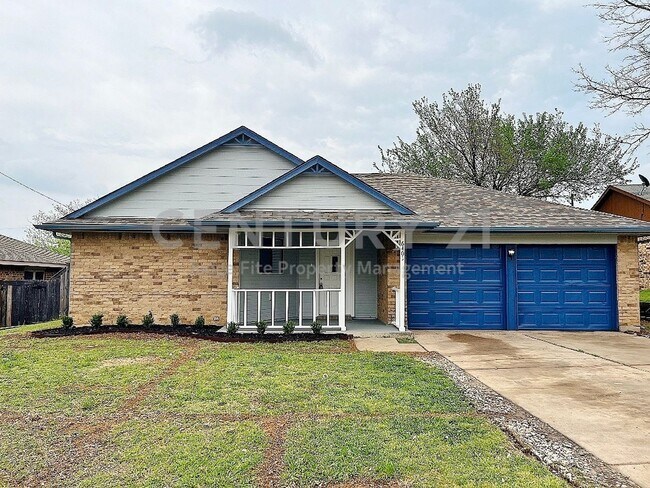 Thoughtfully Laid-Out 3/2/2 in Fort Worth! - Thoughtfully Laid-Out 3/2/2 in Fort Worth! House